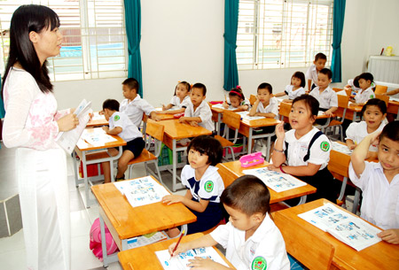 Đổi mới chương tr&igrave;nh s&aacute;ch gi&aacute;o khoa, giảng dạy theo phương ph&aacute;p cuốn chiếu  với học sinh từ cấp tiểu học trở l&ecirc;n từ 2018