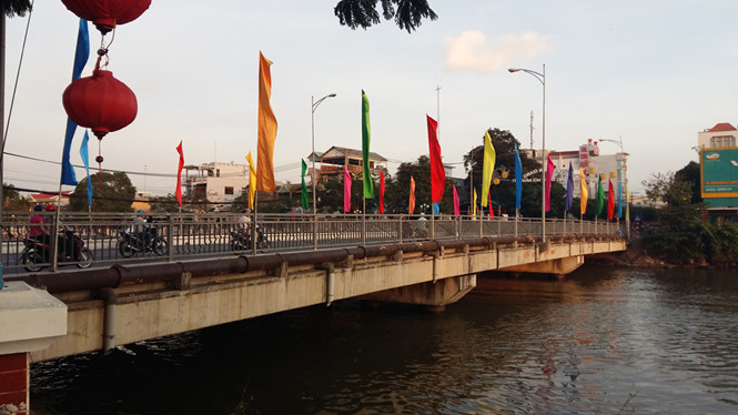 Trước đ&oacute; cũng từng xảy ra vụ việc đ&ocirc;i t&igrave;nh nh&acirc;n nhảy cầu tự s&aacute;t v&igrave; thua bạc v&agrave;o m&ugrave;ng 3 Tết