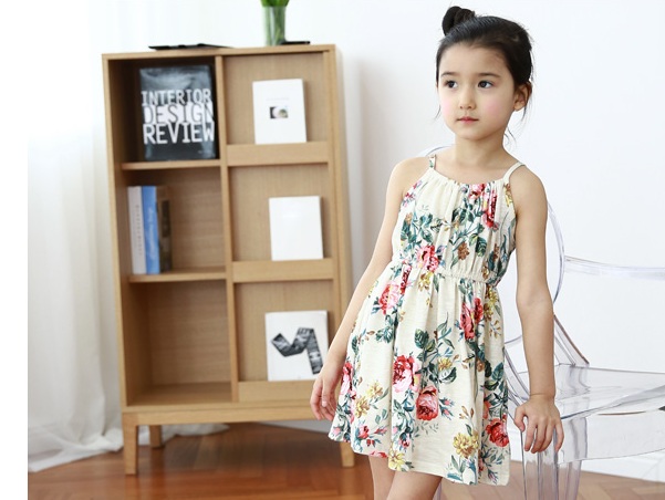 S&agrave;nh điệu với v&aacute;y hoa c&aacute; t&iacute;nh c&ugrave;ng b&eacute; g&aacute;i