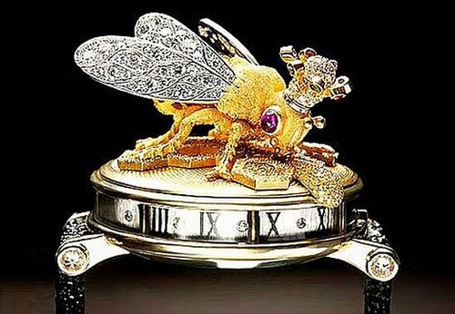 Ca sỹ Mỹ Tâm đeo đồng hồ gì