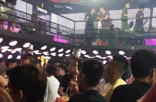 Trước đ&oacute; lực lượng chức năng cũng tổ chức đột k&iacute;ch qu&aacute;n bar Lam Kinh lớn nhất Thanh H&oacute;a