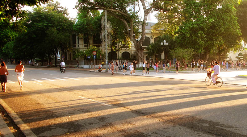 Dự báo thời tiết ngày mai 26/6/2015: Ngày nắng nóng, chiều và tối có mưa vài nơi Dự báo thời tiết ngày mai 26/6/2015: Ngày nắng nóng, chiều và tối có mưa vài nơi