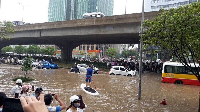 Dự b&aacute;o thời tiết ng&agrave;y mai 26/5/2016, đ&ecirc;m v&agrave; s&aacute;ng mai H&agrave; Nội vẫn c&oacute; mưa to v&agrave; d&ocirc;ng