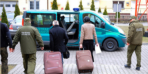 Hiện hai kh&aacute;ch du lịch ch&acirc;u &Acirc;u sau khi được thả đ&atilde; quay trở lại Belarus