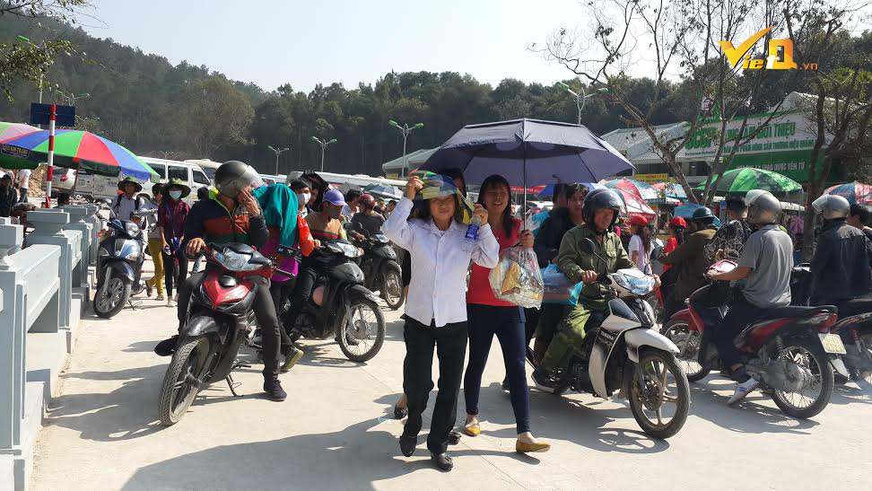 du kh&aacute;ch đến y&ecirc;n tử