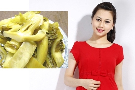 Nguy hiểm kh&ocirc;n lường khi b&agrave; bầu ăn dưa muối thường xuy&ecirc;n