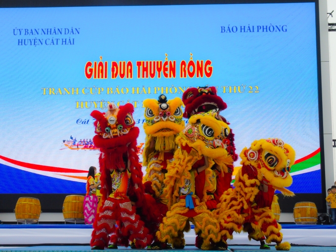 Lễ hội đua thuyền rồng tr&ecirc;n biển C&aacute;t B&agrave; ch&agrave;o mừng ng&agrave;y B&aacute;c Hồ về thăm l&agrave;ng c&aacute; C&aacute;t Hải