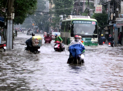 Dự báo thời tiết hôm nay ngày 12/10, tình trạng ngập úng tại TPHCM thêm nghiêm trọng do mưa dông