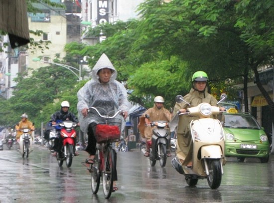 Dự báo thời tiết ngày mai 23/10 tại Trung bộ tiếp tục có mưa rào rải rác và dông