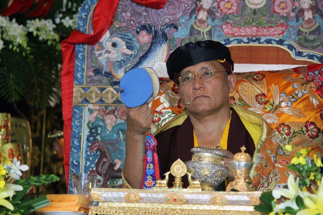 Chiều 4/10, Đức Ph&aacute;p Vương Drukpa l&agrave;m lễ cầu si&ecirc;u cho c&aacute;c anh h&ugrave;ng liệt sĩ Việt Nam đ&atilde; hi sinh v&igrave; 13Win19 com game bài đổi thưởng