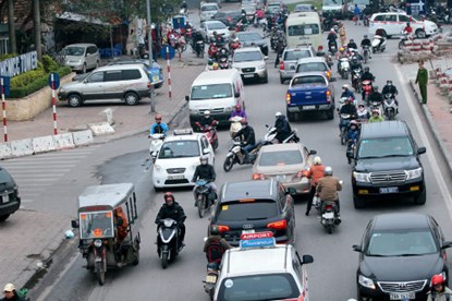 Giao thông kỳ lạ nhất Việt Nam, phố có tới tận 3 làn đường Giao thông kỳ lạ nhất Việt Nam, phố có tới tận 3 làn đường