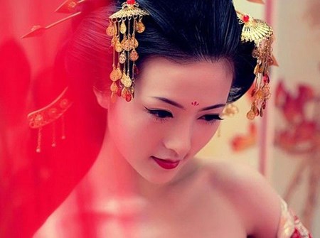 Geisha sử dụng nước vo gạo v&agrave; c&aacute;m gạo để l&agrave;m mềm da v&agrave; dưỡng t&oacute;c 