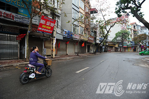 Không còn cảnh tắc đường, vội vã, thành phố mang vẻ đẹp bình yên như hàng chục năm về trước. 