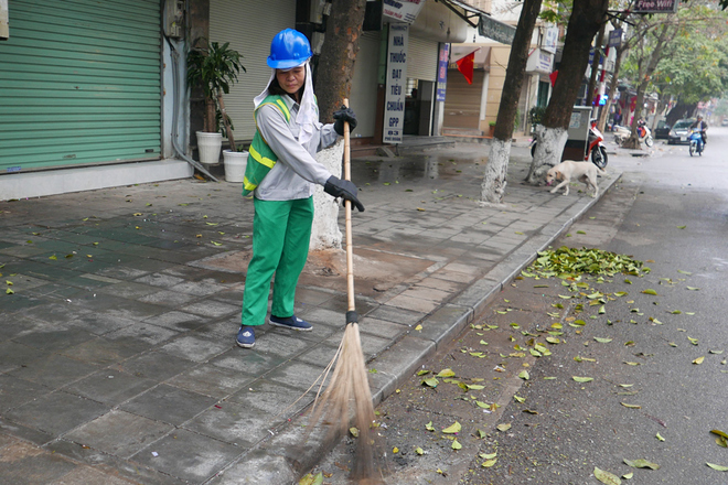 Chị Phương (41 tuổi, ở Phúc Xá), công nhân 13Win. app không bị chặn, miệt mài làm việc. Chị bắt đầu đi làm từ 5h sáng khi cả Đăng ký và nhận 60K 24 bao lì xì miễn phí mỗi ngày vẫn còn say giấc.