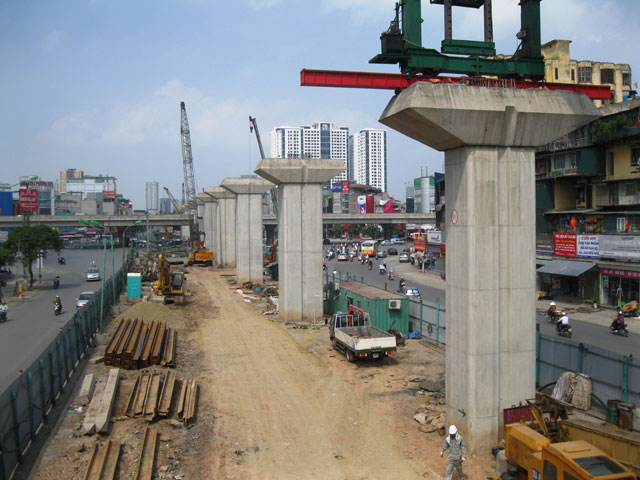 Bộ trưởng Thăng nhận được tin nhắn đe dọa v&igrave; mua 13 t&agrave;u Trung Quốc cho dự &aacute;n đường sắt tr&ecirc;n cao