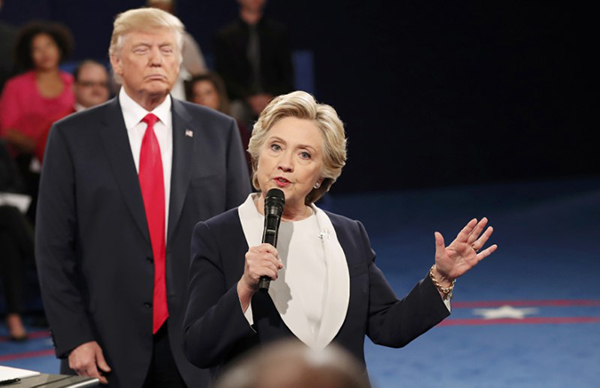  Donald Trump dọa bỏ tù bà Hillary Clinton n&ecirc;́u đắc cử
