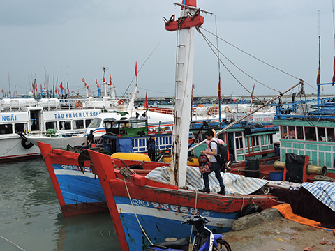 Chủ đ&ocirc;̣ng ứng phó với áp th&acirc;́p nhi&ecirc;̣t đới di&ecirc;̃n bi&ecirc;́n khó lường