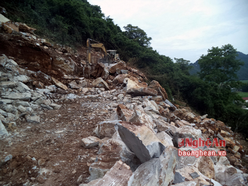  Một mỏ khai th&aacute;c đ&aacute; tại huyện Ph&ugrave; Hợp, Nghệ An. Ảnh: B&aacute;o Nghệ An