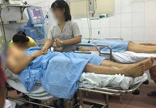  Hai nạn nh&acirc;n vụ tai nạn t&agrave;u hỏa ở Thường T&iacute;n đang được cấp cứu tại BV Việt Đức. Ảnh: Tri thức trực tuyến