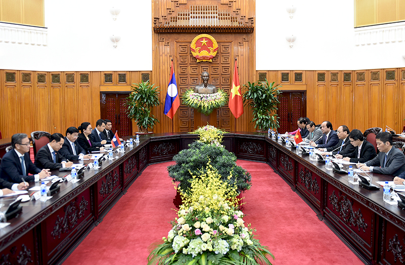 Thủ tướng Nguyễn Xu&acirc;n Ph&uacute;c hội đ&agrave;m với Thủ tướng L&agrave;o