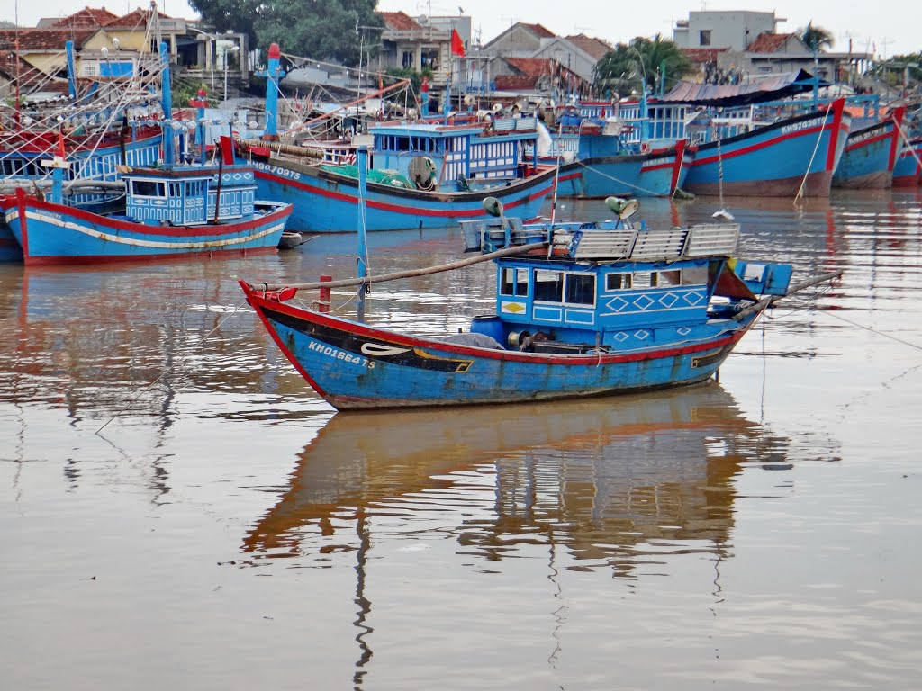 B&igrave;nh Định: Cứ nạn th&agrave;nh c&ocirc;ng 8 ngư d&acirc;n bị ch&igrave;m t&agrave;u ngo&agrave;i khơi