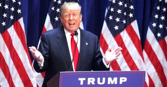 Donald Trump tuy&ecirc;n bố tranh cử tổng thống tại th&aacute;p Trump ở Manhattan ng&agrave;y 16/6/2015. Ảnh: National Journal