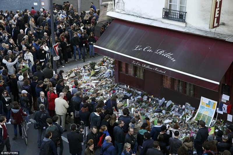 Ph&aacute;p tưởng niệm c&aacute;c nạn nh&acirc;n vụ khủng bố Paris 1 năm trước
