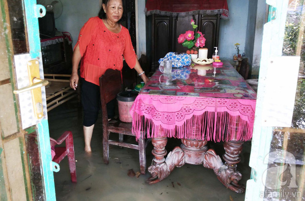  Nhiều nh&agrave; d&acirc;n bị ngập &uacute;ng g&acirc;y thiệt hại nhiều t&agrave;i sản. Ảnh: Tr&iacute; thức trẻ  