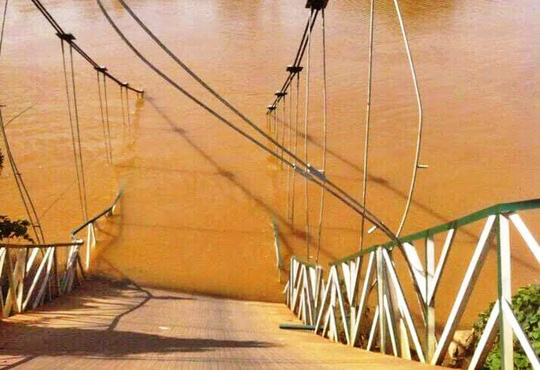  Hiện trường vụ sập cầu treo ở Đồng Nai. Ảnh: Người Lao động