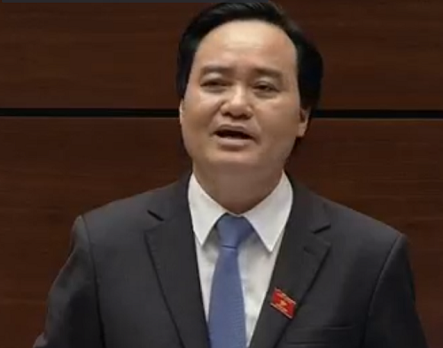  Bộ trưởng Ph&ugrave;ng Xu&acirc;n Nhạ trả lời chất vấn Quốc hội. Ảnh chụp m&agrave;n h&igrave;nh