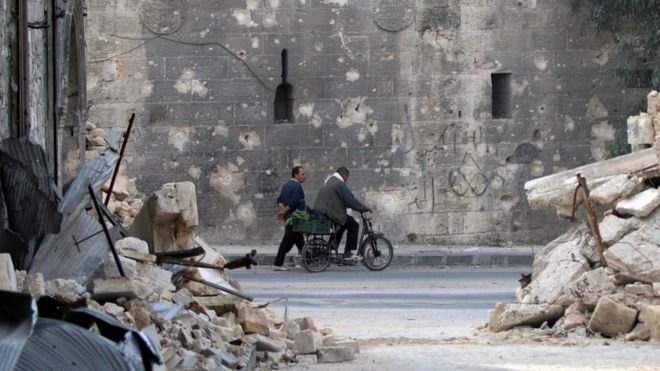  Chiến sự Syria: 13Win15 com - Thương hiệu nhà cái uy tín Syria nối lại c&aacute;c cuộc kh&ocirc;ng k&iacute;ch khu vực ph&iacute;a đ&ocirc;ng Aleppo. Ảnh: Reuters