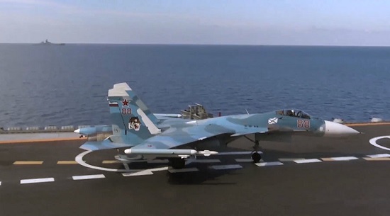 Chiến sự Syria: M&aacute;y bay chiến đấu Su-33 trước khi cất c&aacute;nh từ t&agrave;u s&acirc;n bay ''Đ&ocirc; đốc Kuznetsov''.
