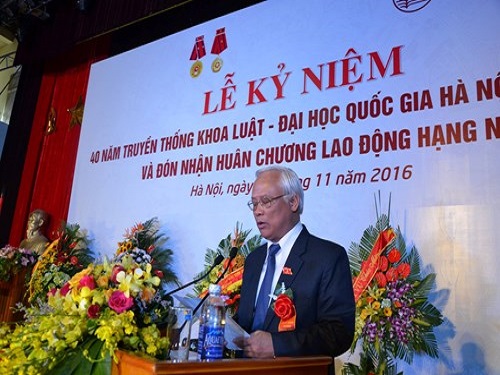 Khoa Luật ĐHQG H&agrave; Nội nhận Hu&acirc;n chương Lao động hạng Nh&igrave;