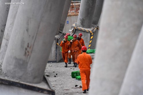  Nguy&ecirc;n nh&acirc;n ban đầu được x&aacute;c định l&agrave; do l&agrave; do th&aacute;p l&agrave;m m&aacute;t sập xuống trong l&uacute;c đang x&acirc;y. Ảnh: T&acirc;n Hoa X&atilde;