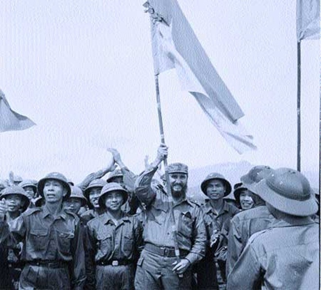 L&atilde;nh tụ Fidel từng tuy&ecirc;n bố: ''V&igrave; Việt Nam, Cuba sẵn s&agrave;ng hiến d&acirc;ng cả m&aacute;u của m&igrave;nh!''. Ảnh: VNA