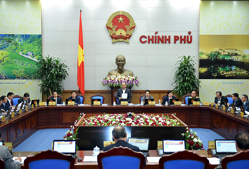 Thủ tướng nhấn mạnh tinh thần l&agrave; chủ động triển khai ngay kế hoạch năm 2017 từ ng&agrave;y đầu, th&aacute;ng đầu, phải thực sự bắt tay v&agrave;o việc, kh&ocirc;ng để t&igrave;nh trạng &ldquo;th&aacute;ng Gi&ecirc;ng l&agrave; th&aacute;ng ăn chơi&rdquo; . Ảnh: VGP 