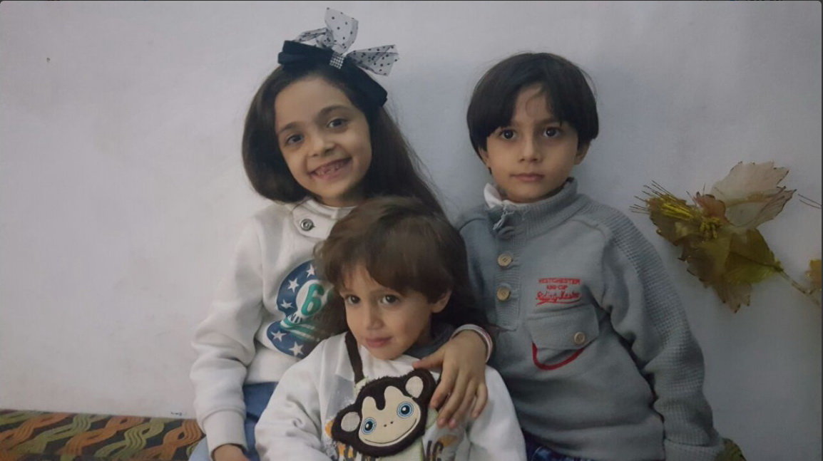  Chiến sự Syria: C&ocirc; b&eacute; Bana Alabed 7 tuổi c&ugrave;ng hai em trai trong bức ảnh đăng tr&ecirc;n t&agrave;i khoản Twitter của em