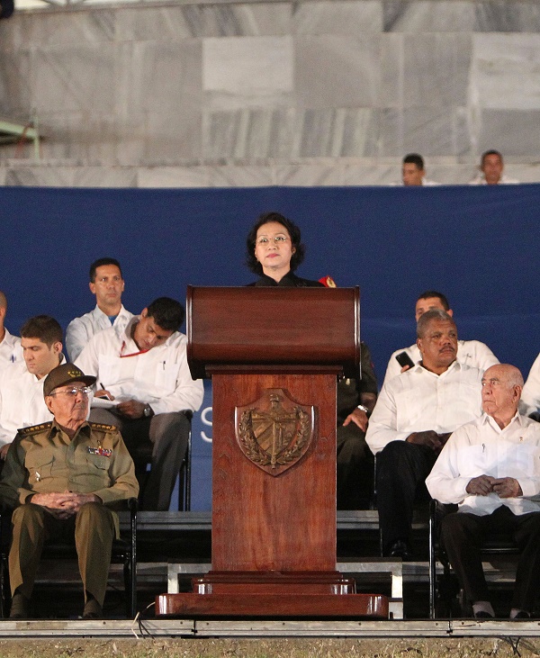 Chủ tịch Quốc hội Nguyễn Thị Kim Ng&acirc;n dự Lễ m&iacute;t tinh tưởng niệm L&atilde;nh tụ Cuba Fidel Castro Ruz 