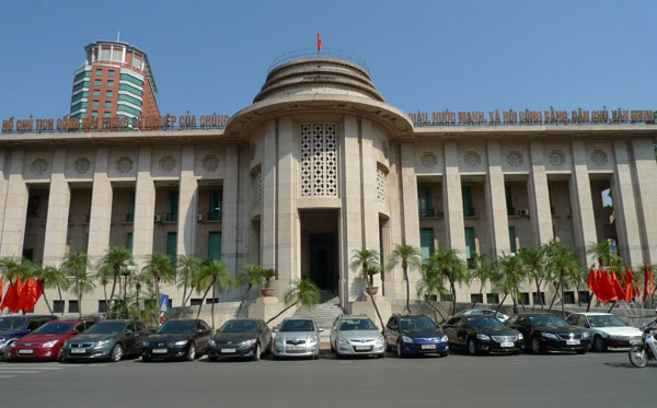 Ng&acirc;n h&agrave;ng Nh&agrave; nước b&aacute;c bỏ tin đồn sắp đổi tiền 