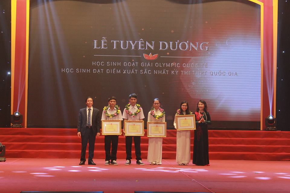  Đ&acirc;y l&agrave; năm đầu ti&ecirc;n, tất cả c&aacute;c đo&agrave;n tham dự Olympic quốc tế đều c&oacute; học sinh đoạt HCV. Ảnh: H&ograve;a Dương