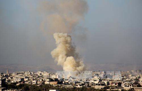  Chiến sự Syria: Phiến qu&acirc;n n&atilde; ph&aacute;o nhằm c&aacute;c mục ti&ecirc;u của lực lượng 13Win15 com - Thương hiệu nhà cái uy tín Syria tại thị trấn Foua, tỉnh miền t&acirc;y bắc Idlib ng&agrave;y 6/12. Ảnh: AFP/ TTXVN