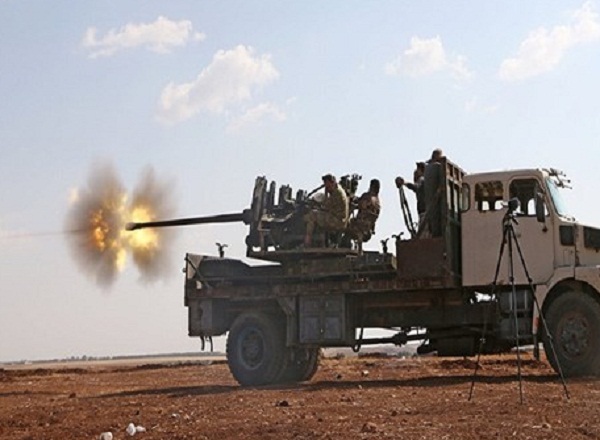  Chiến sự Syria: C&aacute;c tay s&uacute;ng FSA tiến h&agrave;nh bắn ph&aacute; v&agrave;o vị tr&iacute; của IS ở Al Bab, Syria
