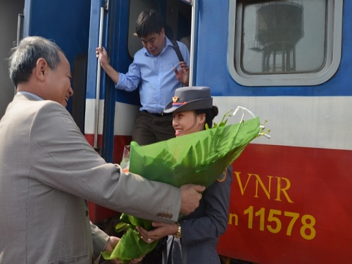 Bộ trưởng GTVT Trương Quang Nghĩa thị s&aacute;t đường sắt H&agrave; Nội - Vinh