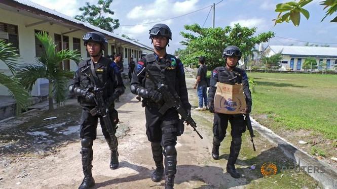 Khủng bố IS: Cảnh s&aacute;t chống khủng bố của Indonesia. 