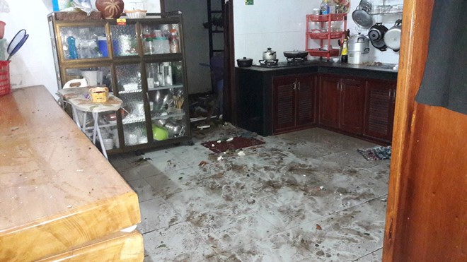 Nhiều vật dụng trong nh&agrave; d&acirc;n gần C&ocirc;ng an tỉnh Đắk Lắk bị hư hại. Ảnh: Tri thức trực tuyến 