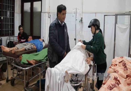  Nạn nh&acirc;n vụ nổ c&ocirc;ng an tỉnh Đắk Lắk được cấp cứu tại Bệnh viện đa khoa Đắk Lắk. Ảnh: TTXVN