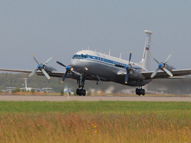  M&aacute;y bay qu&acirc;n sự Il-18 của Nga