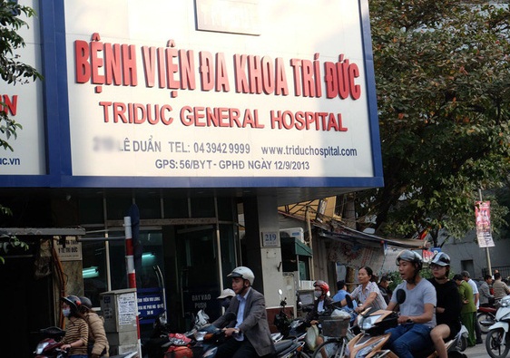 Đ&igrave;nh chỉ hoạt động kh&aacute;m chữa bệnh của 10 nh&acirc;n vi&ecirc;n bệnh viện Tr&iacute; Đức