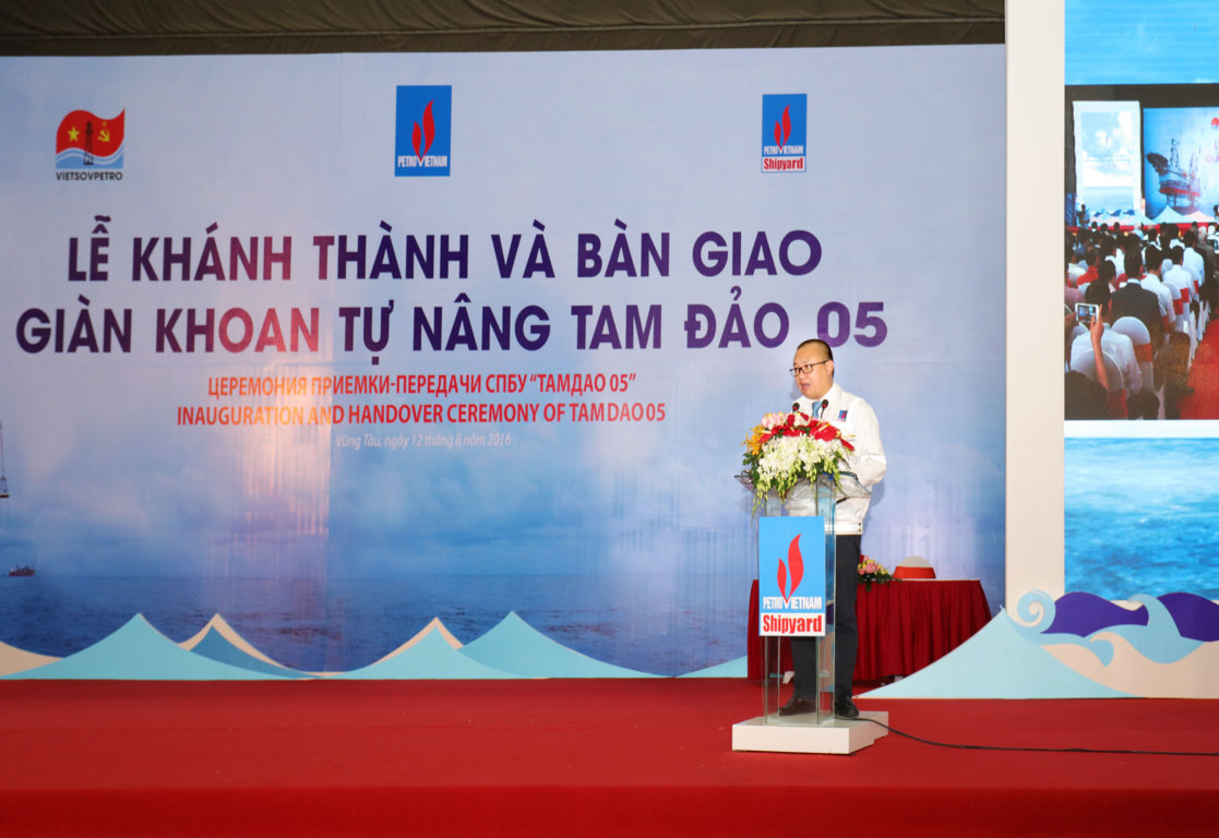 Tổng Gi&aacute;m đốc PV Shipyard L&ecirc; Hưng b&aacute;o c&aacute;o qu&aacute; tr&igrave;nh thi c&ocirc;ng Tam Đảo 05 