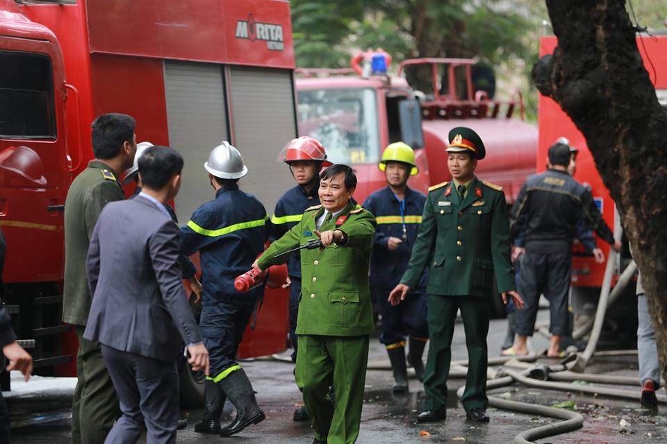 Ch&aacute;y lớn ở Ph&ugrave;ng Hưng: Kh&oacute;i đen bao tr&ugrave;m cả một v&ugrave;ng trời